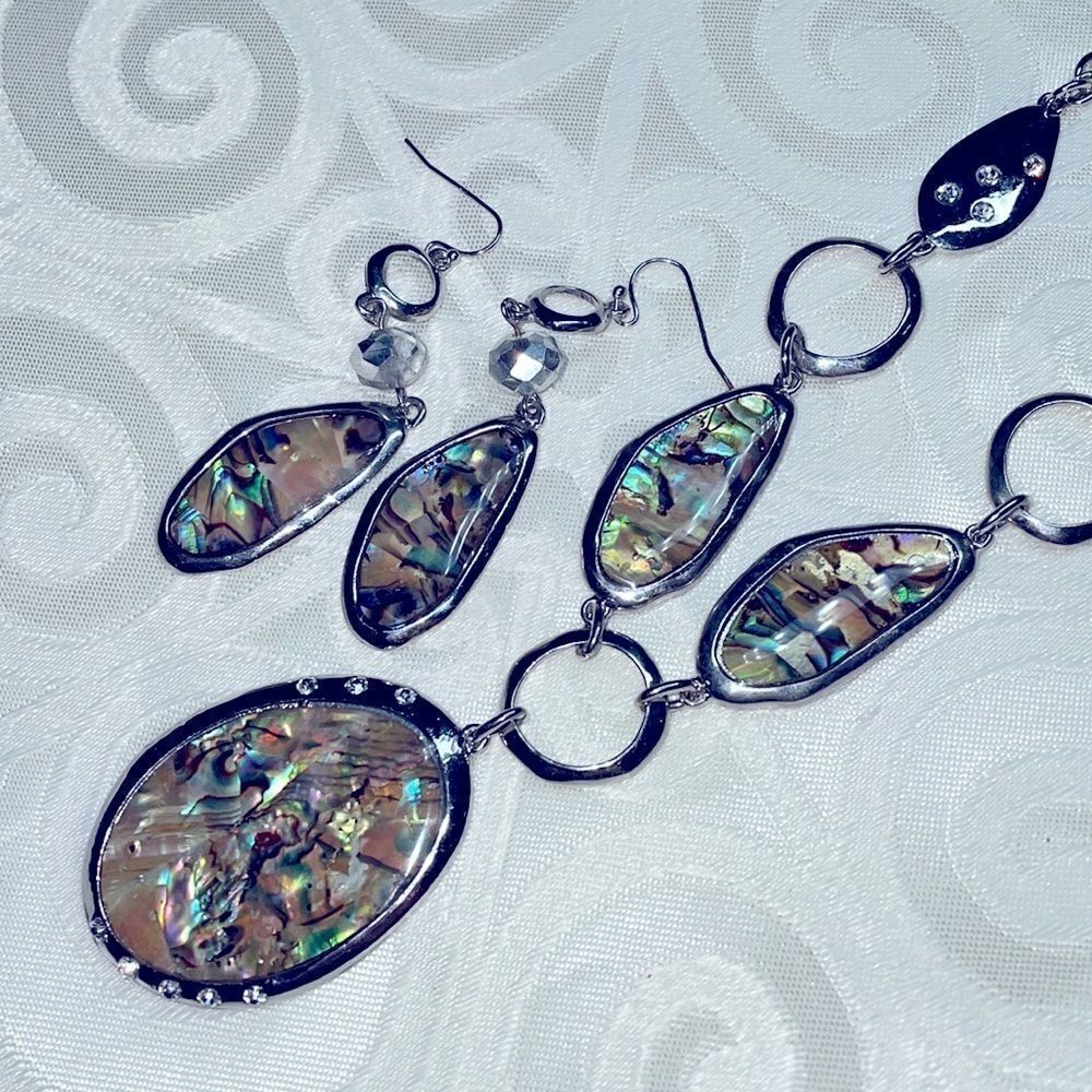 Erica Lyons adjustable abalone pendant necklace & drop earrings set